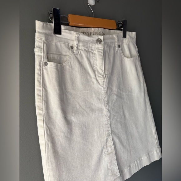 Mariposa, size 9/10, COTTON white denim fitted skirt with back hem slit - Picture 2 of 6
